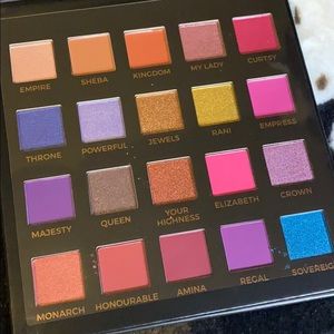 Eloise beauty the queen palette